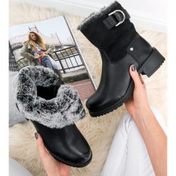 Botki damskie Foreverfolie F2805 Czarne. Czarne botki damskie Foreverfolie, z tworzywa sztucznego, klasyczne, na niskim obcasie, na obcasie, bez zapięcia. Za 139,00 zł.
