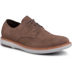 Półbuty CLARKS - Draper Lace 261496357 Olive Suede. Zielone półbuty męskie Clarks, na co dzień, bez wzorów, z zamszu, eleganckie, bez zapięcia. Za 429,00 zł.