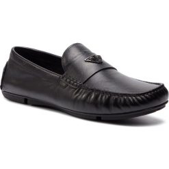 Mokasyny EMPORIO ARMANI - X4B124 XF330 00002 Black. Czarne mokasyny męskie marki Emporio Armani, na co dzień, bez wzorów, ze skóry ekologicznej, bez zapięcia. Za 809,00 zł.