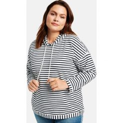 Sweter w kolorze czarno-białym. Czarne swetry damskie SAMOON, w paski, bez rękawów, bez kaptura. W wyprzedaży za 172,95 zł.