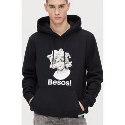 Bluza kangurka z kapturem - Czarny. Czarne bluzy męskie Cropp, s, bez wzorów, z kapturem, bez rękawów, z kapturem. Za 119,99 zł.