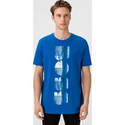BOSS Teeonic Koszulka Niebieski. Niebieskie podkoszulki męskie Boss, l, z nadrukiem, z bawełny, bez kołnierzyka, z krótkim rękawem, krótkie. Za 264,95 zł.