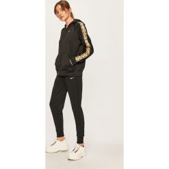Nike Sportswear - Bluza. Czarne bluzy damskie Nike Sportswear, s, z aplikacjami, z bawełny, bez rękawów, z kapturem. Za 259,90 zł.