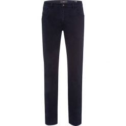 Spodnie "Chuck C" - Slim fit - w kolorze granatowym. Niebieskie spodnie męskie BRAX, m, w paski. W wyprzedaży za 189,95 zł.