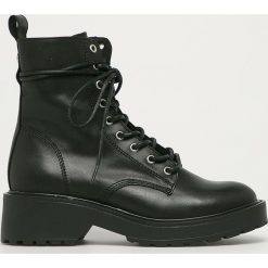 Steve Madden - Workery skórzane Tornado. Białe workery damskie Steve Madden, ze skóry, z okrągłym noskiem, bez obcasa, na obcasie, na sznurówki. Za 629,90 zł.