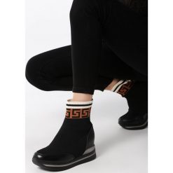 Czarne Sneakersy Bridgeview. Czarne koturny damskie Born2be, na wysokim obcasie, na koturnie, bez zapięcia. Za 129,99 zł.