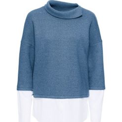 Sweter z koszulową wstawką bonprix niebieski dżins. Niebieskie bluzy damskie bonprix, bez wzorów, bez rękawów, bez kaptura. Za 59,99 zł.