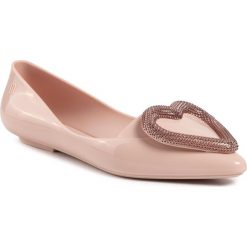 Baleriny MELISSA - Pointy Heart Ad 32785 Pink/Rose 52932. Różowe baleriny damskie Melissa, bez wzorów, z tworzywa sztucznego, klasyczne, bez obcasa, na płaskiej podeszwie. Za 279,00 zł.