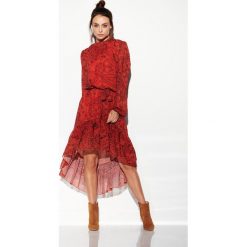 Sukienka z krótszym przodem druk 1. Sukienki damskie Lemoniade, na jesień, s, bez wzorów, eleganckie, bez kołnierzyka, z długim rękawem, długie, mini. Za 259,90 zł.