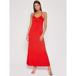 Sukienka letnia Emporio Armani 262483 0P315 00074. Czerwone sukienki damskie Emporio Armani, na lato, xs, bez wzorów, z elastanu, bez kołnierzyka, bez rękawów. Za 399,00 zł.