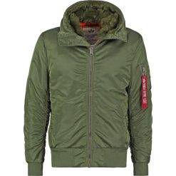 Alpha Industries HOODED STANDART FIT Kurtka przejściowa sage green. Zielone kurtki męskie Alpha Industries, s, bez wzorów, z nylonu. Za 629,00 zł.