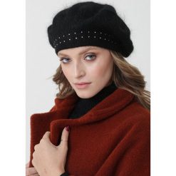 Czarny Beret Waters. Czarne berety damskie Born2be, bez wzorów, z dzianiny. Za 59,99 zł.