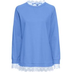 Bluza oversize z koronką bonprix niebieski. Niebieskie bluzy damskie bonprix, w koronkowe wzory, z koronki, bez rękawów, bez kaptura. Za 109,99 zł.