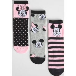 Skarpetki Mickey Mouse - Różowy. Różowe skarpetki damskie marki Sinsay, z motywem z bajki. Za 19,99 zł.