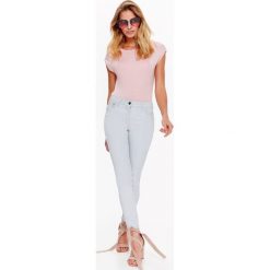 SPODNIE TYPU BASIC. Szare spodnie damskie Top Secret, z jeansu. W wyprzedaży za 39,99 zł.