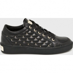 Guess Jeans - Buty Glinna. Czarne buty sportowe damskie marki Guess Jeans, z aplikacjami, z jeansu, sportowe. W wyprzedaży za 459,90 zł.