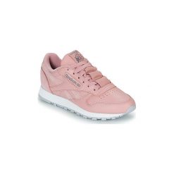 Buty Reebok Classic CL LTHR. Różowe trampki i tenisówki damskie marki Reebok Classic, bez wzorów, bez zapięcia. Za 439,00 zł.