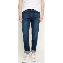 Wrangler - Jeansy Greensboro. Jeansy męskie Wrangler. W wyprzedaży za 269,90 zł.