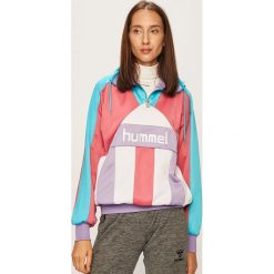 Hummel - Bluza. Różowe bluzy damskie Hummel, s, z nadrukiem, z poliesteru, z krótkim rękawem, krótkie, bez kaptura. W wyprzedaży za 239,90 zł.