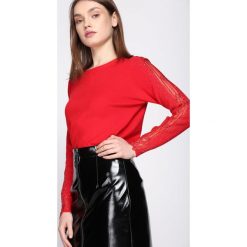 Czerwony Sweter Impulsion. Czerwone swetry klasyczne damskie Born2be, m, z dekoltem w łódkę. Za 64,99 zł.