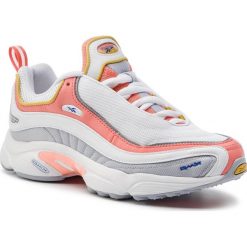 Buty Reebok - Daytona Dmx Mu CN7406 White/Cold Grey/Pink. Białe półbuty męskie Reebok, na co dzień, bez wzorów, ze skóry ekologicznej, bez zapięcia. W wyprzedaży za 279,00 zł.