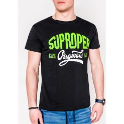 T-shirt męski z nadrukiem S1074 - czarny. Czarne t-shirty męskie Ombre Clothing, s, z nadrukiem, z bawełny, bez kołnierzyka. Za 14,99 zł.