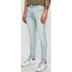 Guess Jeans - Jeansy Charlie. Jeansy męskie Guess Jeans. W wyprzedaży za 319,90 zł.