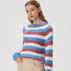 Krótki sweter w paski - Wielobarwny. Swetry damskie Sinsay, s, w paski, z krótkim rękawem, krótkie, bez kaptura. Za 59,99 zł.