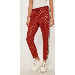 Fila - Spodnie. Pomarańczowe spodnie damskie Fila, s, bez wzorów, z elastanu. W wyprzedaży za 279,90 zł.