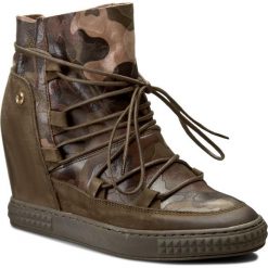 Sneakersy CARINII - B3839 I43-F33-PSK-B88. Pomarańczowe półbuty damskie Carinii, bez wzorów, ze skóry, bez obcasa, na koturnie, bez zapięcia. W wyprzedaży za 239,00 zł.