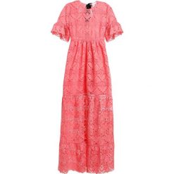 Sukienki: PERSEVERANCE LONDON AZTEK GUIPURE LACE OPEN BACK GOWN Długa sukienka coral pink