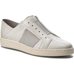 Półbuty TAMARIS - 1-24631-28 White 100. Białe półbuty damskie skórzane Tamaris, na płaskiej podeszwie. W wyprzedaży za 169,00 zł.