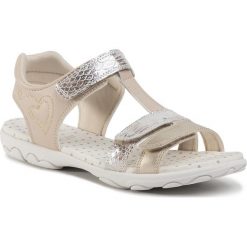Sandały GEOX - J Sandal Cuore B J0290B 00454 C0041 D Gold/Beige. Żółte sandały dziewczęce Geox, ze skóry ekologicznej, bez zapięcia. W wyprzedaży za 189,00 zł.