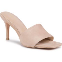 Klapki DEEZEE - KL-3349-W7 Beige. Brązowe klapki damskie DeeZee, bez wzorów, ze skóry ekologicznej, bez obcasa, na obcasie. Za 89,99 zł.