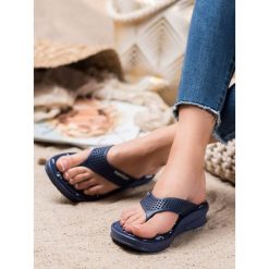 Granatowe japonki comfort. Klapki damskie BONA, bez wzorów, z gumy, bez obcasa. Za 29,90 zł.