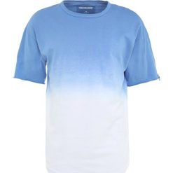 True Religion Tshirt z nadrukiem blue. Niebieskie koszulki polo męskie marki True Religion, xl, z nadrukiem, z bawełny. Za 339,00 zł.