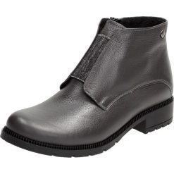 Szare POLSKIE botki, buty damskie DEONI B34. Szare botki damskie Deoni, ze skóry, na wysokim obcasie, na obcasie, bez zapięcia. W wyprzedaży za 179,00 zł.