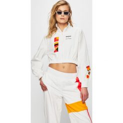 Reebok Classic - Kurtka Gigi Hadid. Białe kurtki damskie Reebok Classic, s, bez wzorów, z elastanu, krótkie. W wyprzedaży za 279,90 zł.