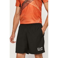 EA7 Emporio Armani - Szorty. Czarne spodenki i szorty męskie EA7 Emporio Armani, s, bez wzorów, z poliesteru, casualowe. W wyprzedaży za 259,90 zł.