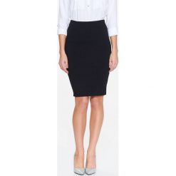 Dzianinowa spódnica ołówkowa. Czarne spódniczki damskie Top Secret, na spotkanie biznesowe, bez wzorów, z dzianiny, eleganckie, ołówkowe. Za 49,99 zł.