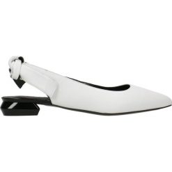 Baleriny ADORA. Białe baleriny damskie z kokardą marki Gino Rossi, w geometryczne wzory, ze skóry, eleganckie. Za 299,90 zł.