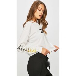 Reebok Classic - Bluzka. Białe topy damskie Reebok Classic, s, z nadrukiem, z elastanu, bez kołnierzyka. W wyprzedaży za 139,90 zł.