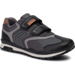 Sneakersy GEOX - J Pavel G. A J9415A 0AFFU C9002 D Dk Grey. Szare trampki chłopięce Geox, bez wzorów, ze skóry ekologicznej, na rzepy. Za 279,00 zł.