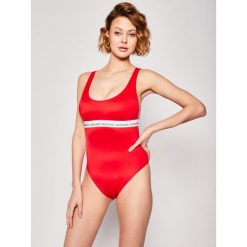 Strój kąpielowy Calvin Klein Swimwear KW0KW00977. Czerwone stroje kąpielowe damskie Calvin Klein Swimwear, xs, bez wzorów, z elastanu. Za 399,00 zł.
