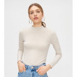 Sweter ze stójką - Beżowy. Brązowe swetry damskie Cropp, s, bez wzorów, bez rękawów, bez kaptura. Za 49,99 zł.