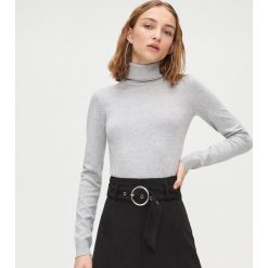 Sweter gładki z golfem - Jasny szary. Szare swetry damskie Cropp, s. Za 59,99 zł.