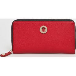 Tommy Hilfiger - Portfel. Różowe portfele damskie TOMMY HILFIGER, z materiału. Za 269,90 zł.
