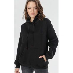 Czarna Bluza Nesserris. Czarne bluzy damskie Born2be, s, bez wzorów, bez rękawów, z kapturem. Za 89,99 zł.