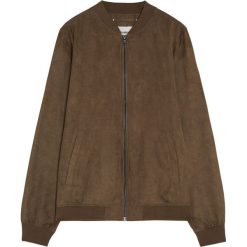 Kurtka typu bomber z imitacji zamszu. Czarne kurtki męskie bomber marki Pull&Bear, m. Za 82,90 zł.