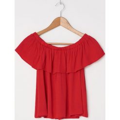 Bluzka off shoulder z falbanką - Czerwony. Czerwone bluzki damskie House, s, bez wzorów, z falbankami, bez rękawów. W wyprzedaży za 39,99 zł.